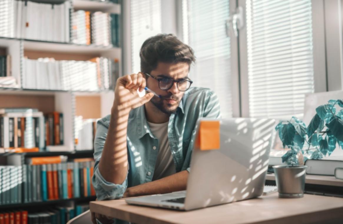 Teilnehmer während einer praktischen Übung im Seminar
